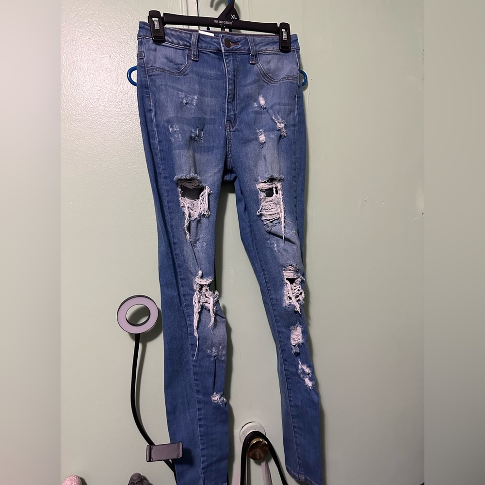 FN DISTRESSED JEANS